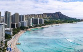 セーフマネー戦略で積もり積もった旅行需要から利益を得る