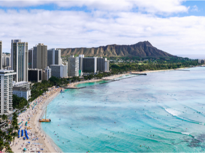 セーフマネー戦略で積もり積もった旅行需要から利益を得る