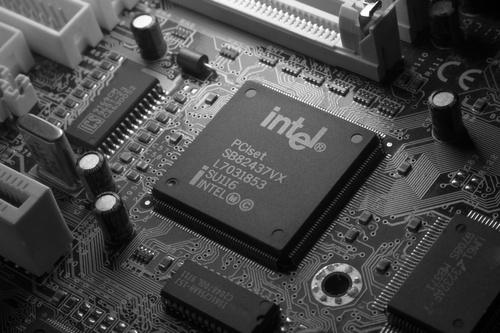 窮地に立たされたインテル